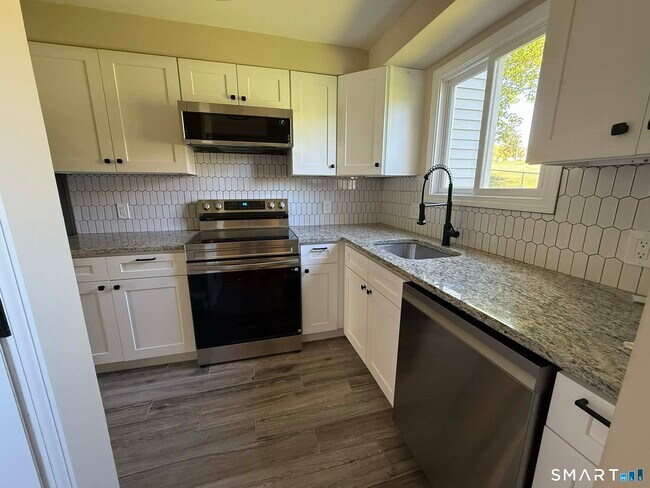 Foto del edificio - 1001 Old Colony Rd