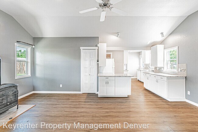 Foto del edificio - 2 br, 1 bath House - 6405 W Jefferson Pl