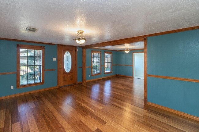 Building Photo - 8004 Mendez St