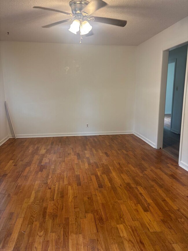 Foto del edificio - 5032 Anderson St