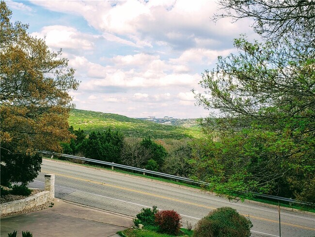 Foto del edificio - 6605 Beauford Dr