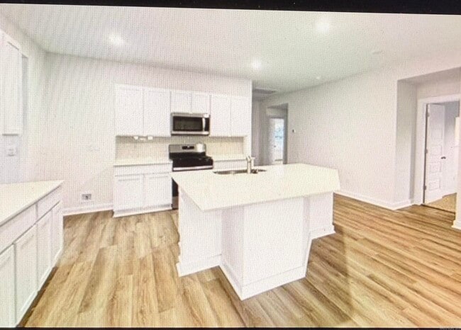 Building Photo - 6420 Newark Dr