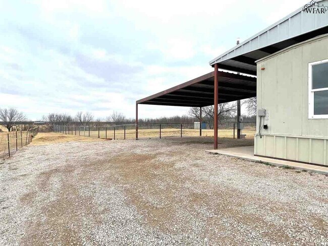 Building Photo - 258 W Hwy St