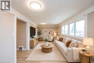 Building Photo - 66 Weir St S