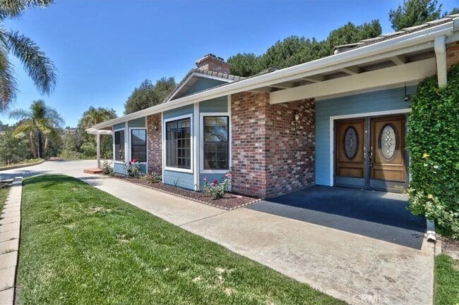 Building Photo - 3456 Los Sicomoros Ln