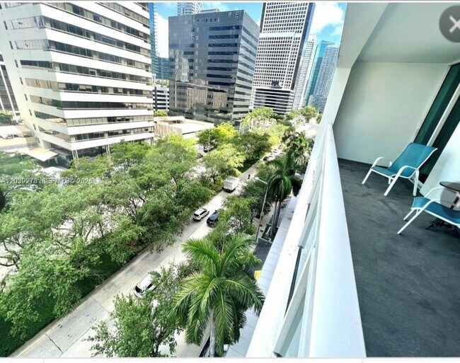 Building Photo - 951 Brickell Ave