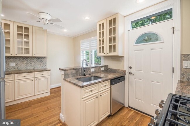 Building Photo - 320 Wesmond Dr