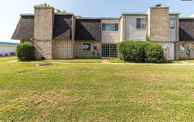 Building Photo - 1402 Bill Carrol Dr