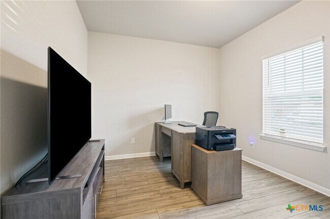 Building Photo - 10310 Mager Ln
