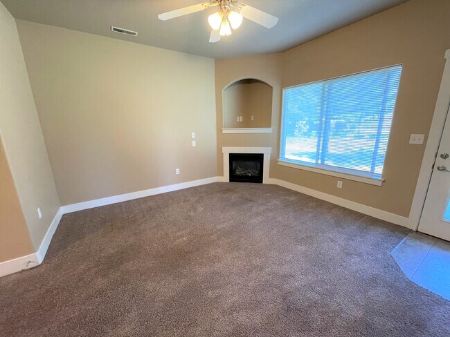 Building Photo - 16650 N Profit Cir