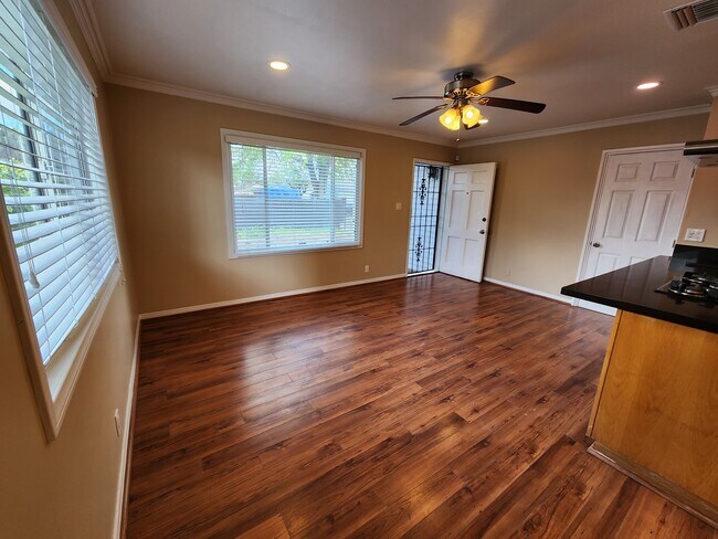 Building Photo - 15944 Valerio St