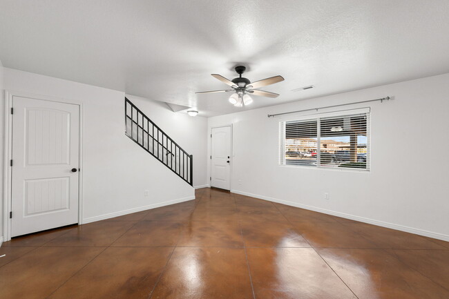 Building Photo - 2801 E 450 N