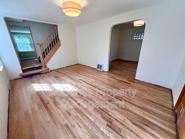 Foto del edificio - 1532 Greencrest Dr