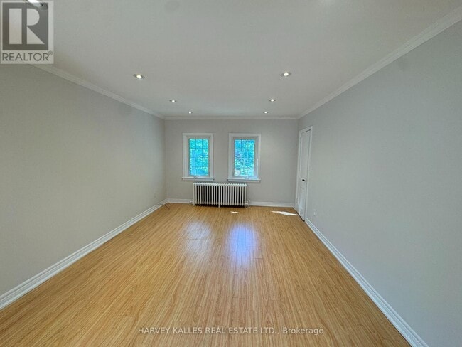 Building Photo - 38 Strathgowan Ave