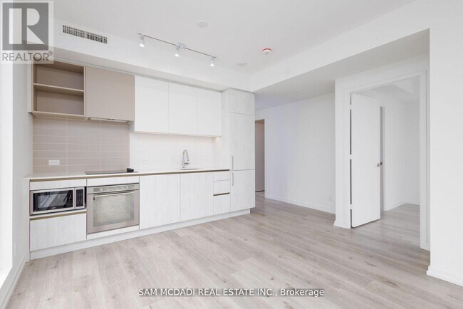 Photo du bâtiment - 1000 Portage Pkwy