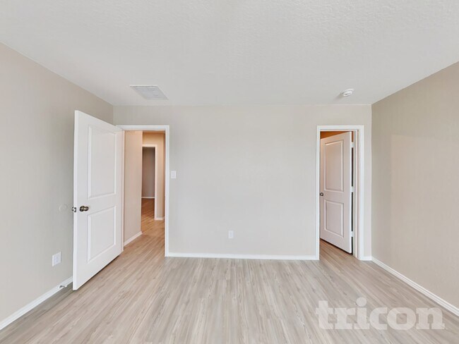 Foto del edificio - 10246 Devon Wheel St