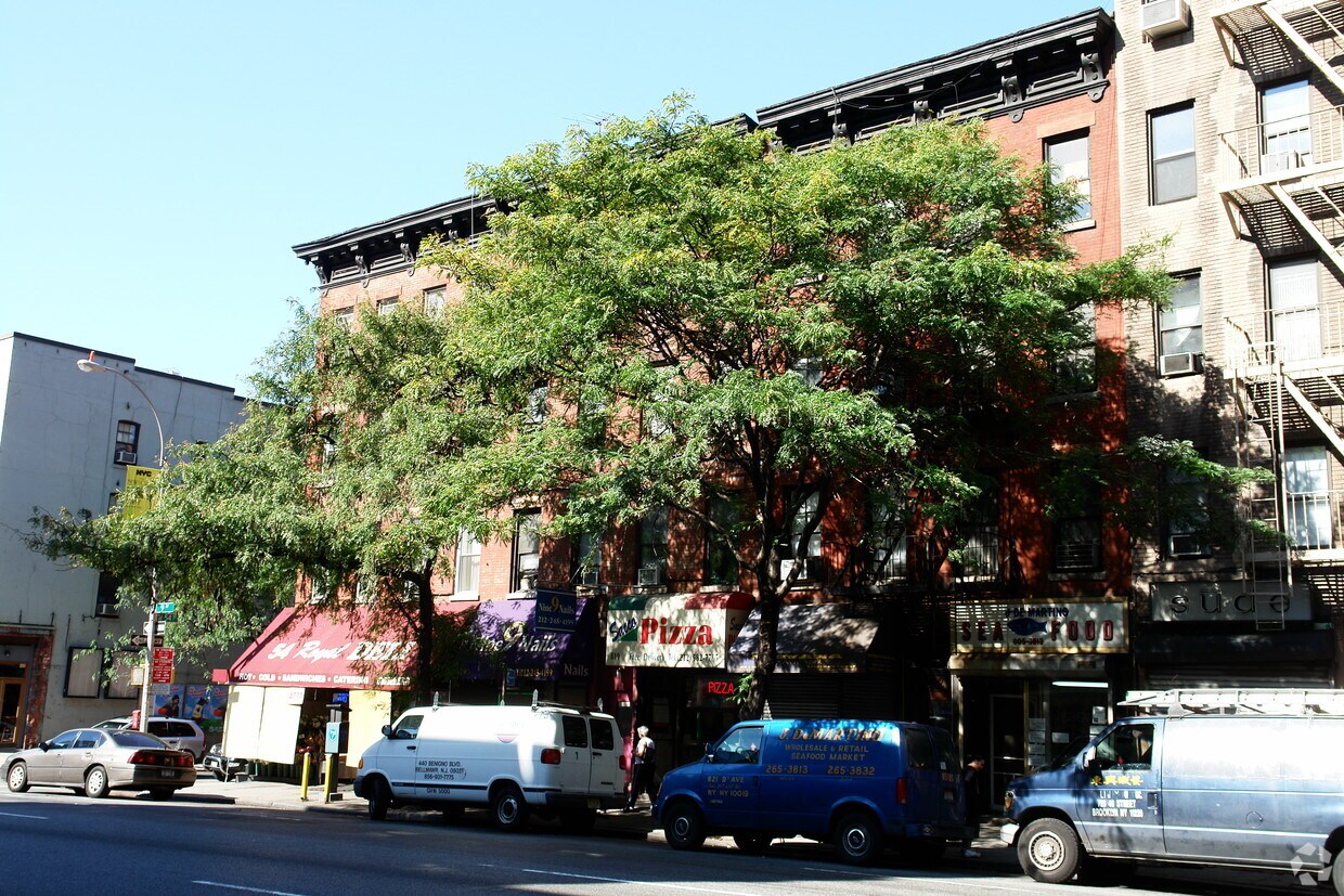 Building Photo - 817-819 9th Ave