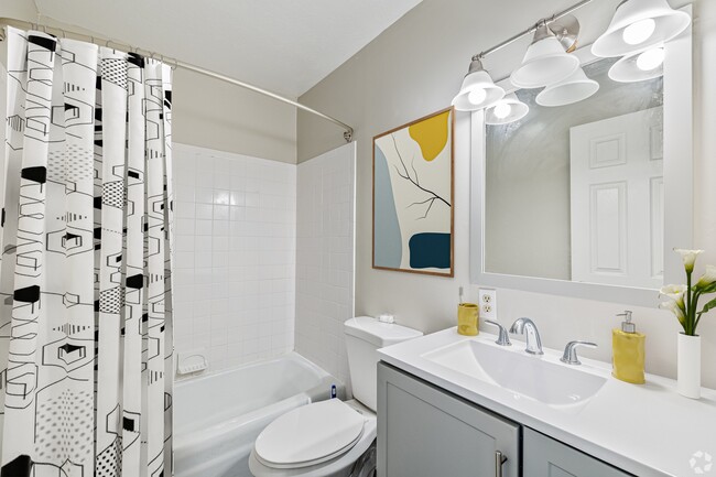 Staged bath - Blue Ridge Apartments