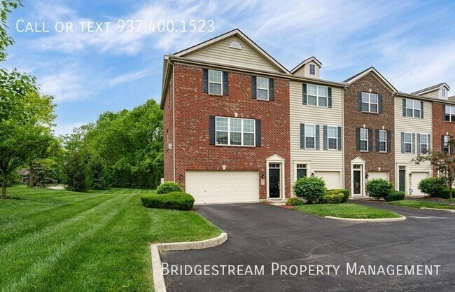 Foto del edificio - Luxury 3-bedroom 3.5 bath Townhouse near A...