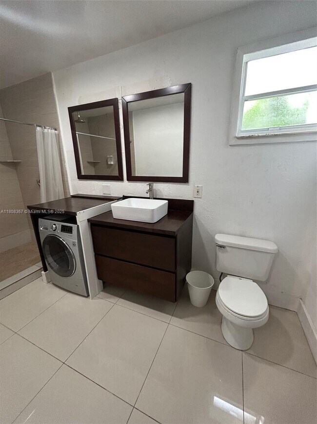Foto del edificio - 1531 NE 35th St