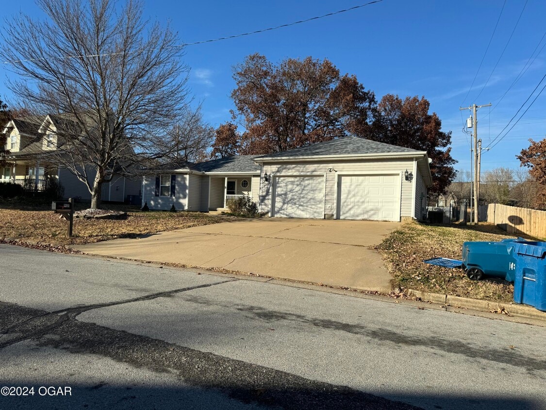 901 E Yuma St, Joplin, MO 64801 Condo for Rent in Joplin, MO