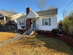 Building Photo - 735 S Green St