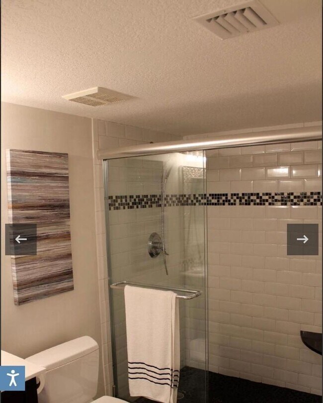 Building Photo - 808 Villa Cir