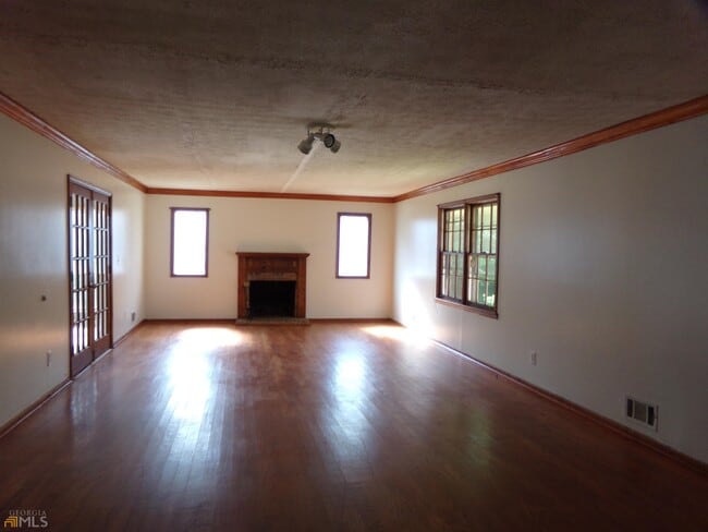 Building Photo - 4573 Bouldercrest Rd