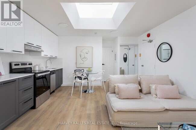 Photo du bâtiment - 1106 Dundas St W