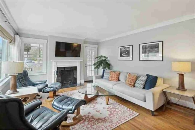 Foto del edificio - 976 Bouldercrest Dr SE
