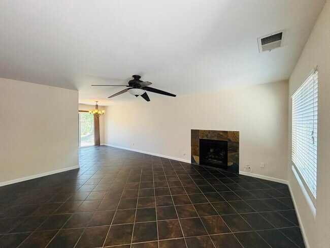 Building Photo - 75325 Pino Dr