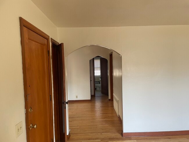 Looking towards kitchen/bath from living room - 2009 Carey Ct