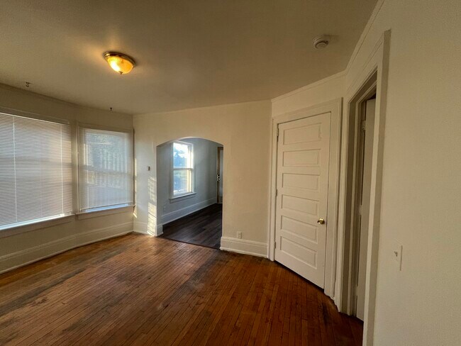 Building Photo - 1253 N 34th St