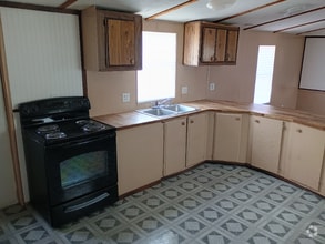 Building Photo - 144 SE Guinevere Ct