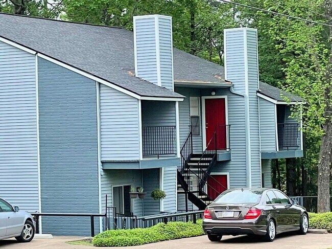 Foto del edificio - 407 Hickory Dr