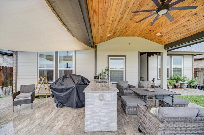 Foto del edificio - 28543 Hannahs Harbor Ln