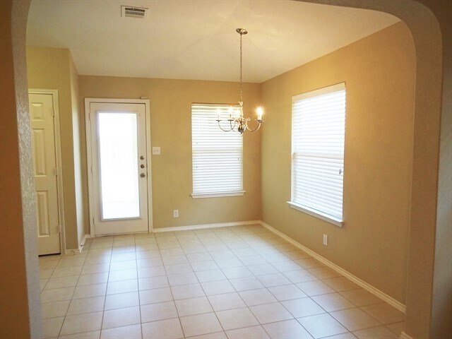 Foto del edificio - 631 Tom Kemp Dr