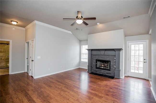 Building Photo - 2803 Foxwood Dr