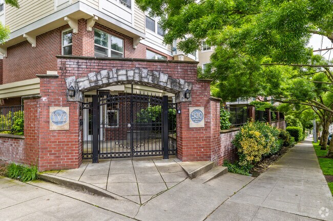 Entrance - 530 4th Ave W