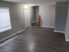 Building Photo - 306 S Plum St