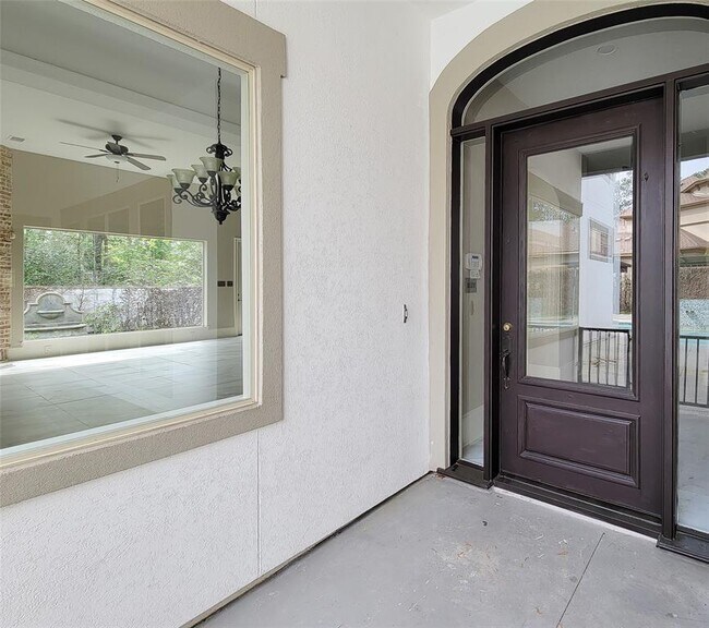 Building Photo - 26 Kingscote Way