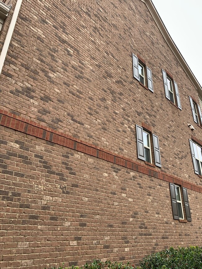 Building Photo - 2562 Sibley Dr