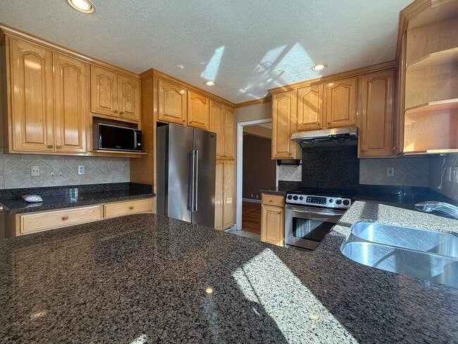 Building Photo - 6556 Idlebrook Ct