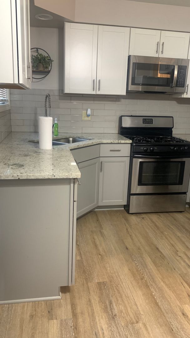 Foto del edificio - 2-Bedroom, 1-Bath Apartment – $1,900/month...