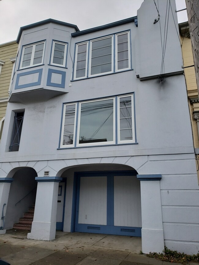 Building Photo - 221 9th Ave