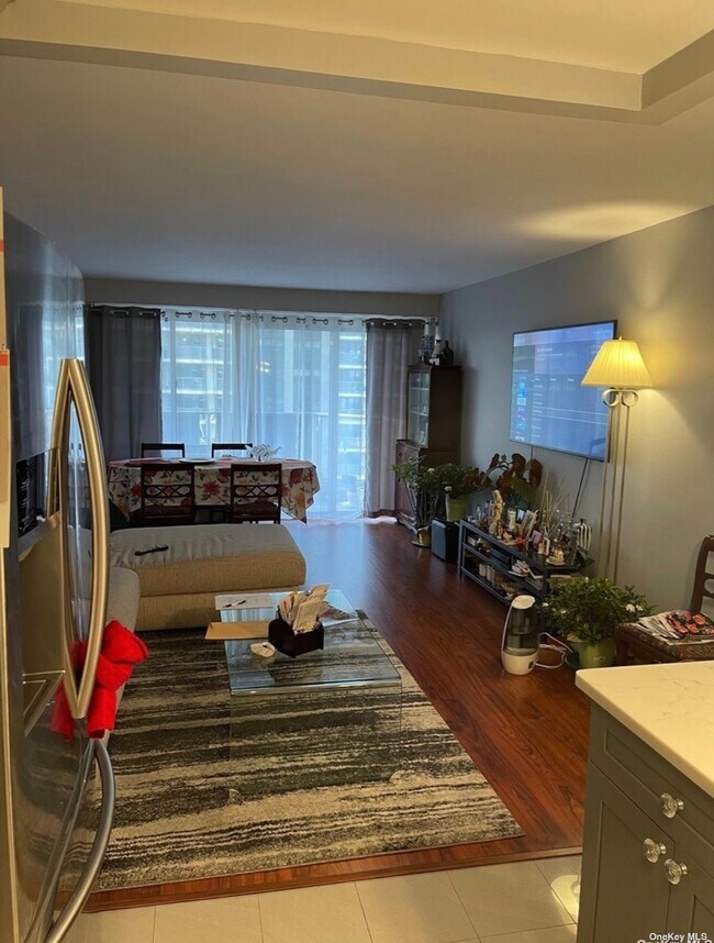 Foto del edificio - 18-15 215th St