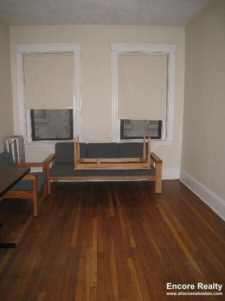 Building Photo - 56 Queensberry St