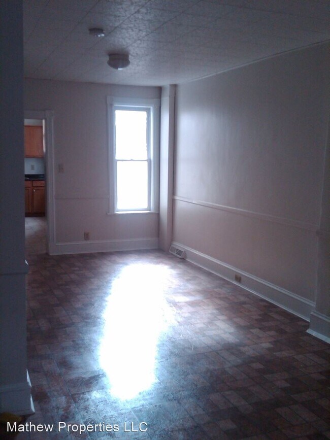 Building Photo - 3 br, 1 bath House - 638 Lake St.