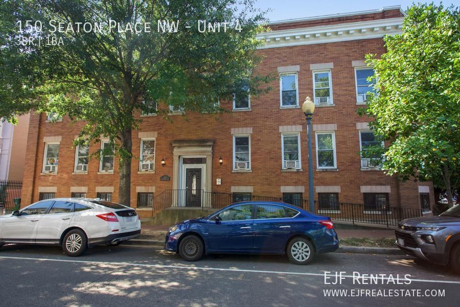 Primary Photo - Top Floor Three Bedroom Apartment in Bloom...
