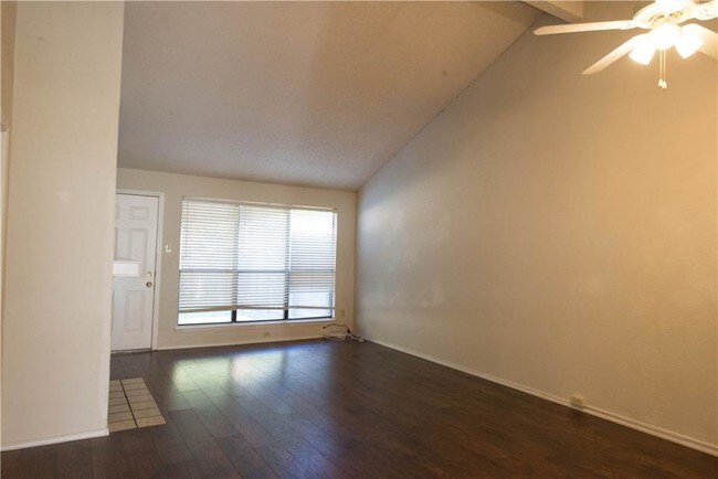 Foto del edificio - 810 Blessing Creek Dr